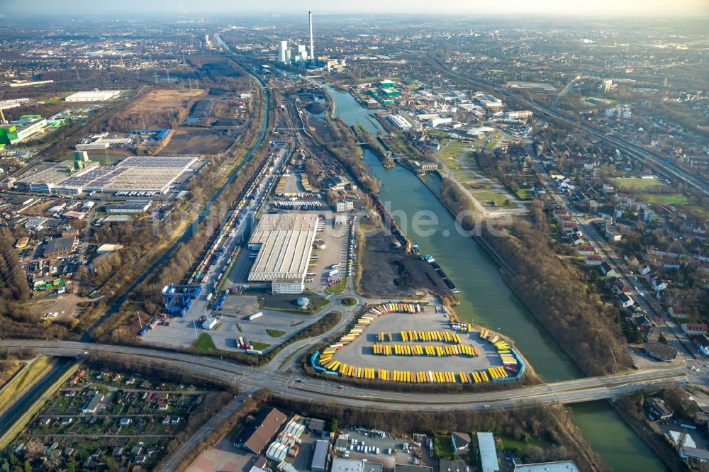 Luftbild Herne - LKW- Abstellflächen und Freiflächen- Lager der der Müller – Die lila Logistik GmbH & Co. KG Am Westhafen in Herne im Bundesland Nordrhein-Westfalen, Deutschland