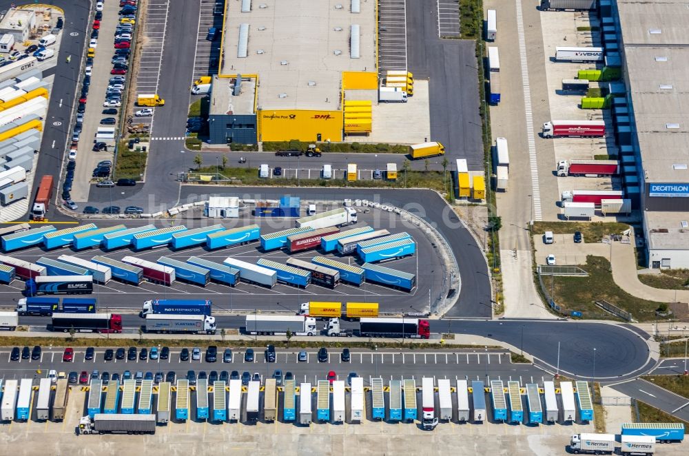 Luftbild Dortmund - LKW- Abstellflächen und Freiflächen- Lager des Logistikzentrums des Internethändlers Amazon im Ortsteil Westfalenhütte in Dortmund im Bundesland Nordrhein-Westfalen, Deutschland