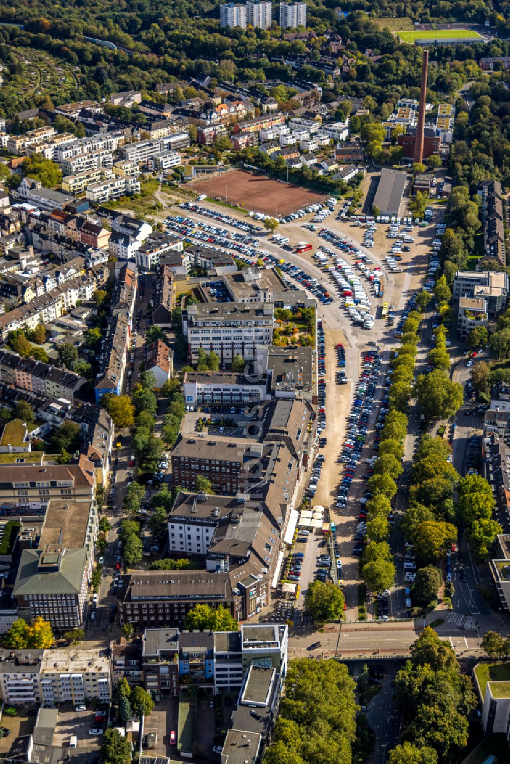 Essen aus der Vogelperspektive: LKW- Abstellflächen und Parkplatz bei der Gregorstraße in Essen im Bundesland Nordrhein-Westfalen, Deutschland