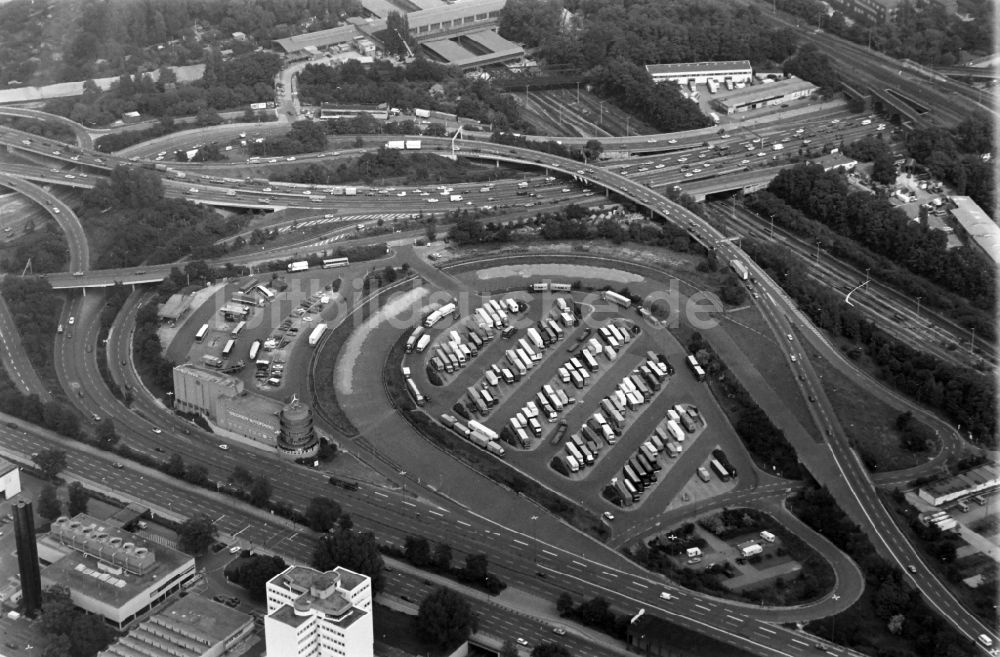 Luftaufnahme Berlin - LKW- Abstellflächen an der Tank- und Rastanlage der BAB A100 in Berlin, Deutschland