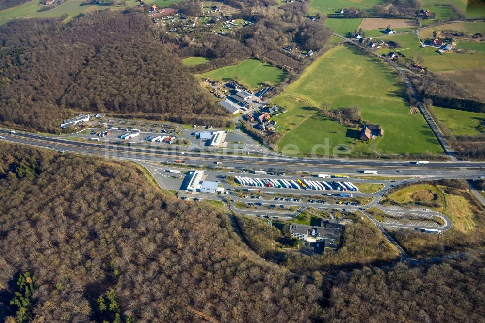 Tecklenburg von oben - LKW- Abstellflächen an der Tank- und Rastanlage der BAB A1 - Rastplatz Tecklenburger Land in Tecklenburg im Bundesland Nordrhein-Westfalen, Deutschland