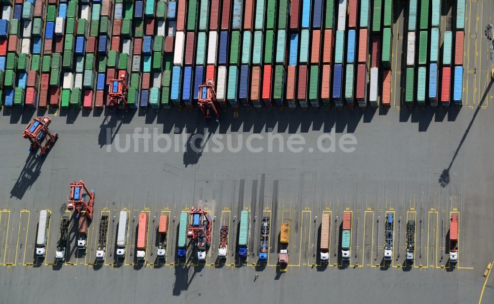 Luftbild Hamburg - LKW- Beladestationen am HHLA Container Terminal Tollerort am Hamburger Hafen