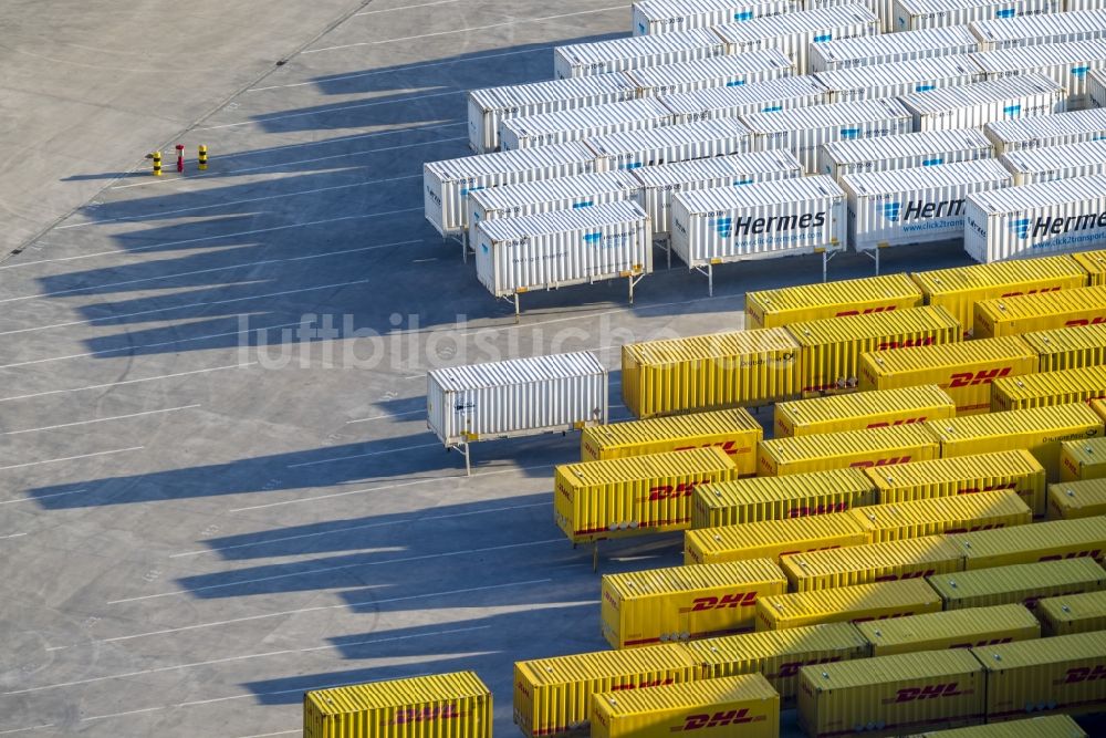 Luftaufnahme Hamm - LKW - Container - Logistikunternehmen mit DHL-Aufliegern und Hermes-Aufliegern an der Hafenstraße in Hamm im Bundesland Nordrhein-Westfalen