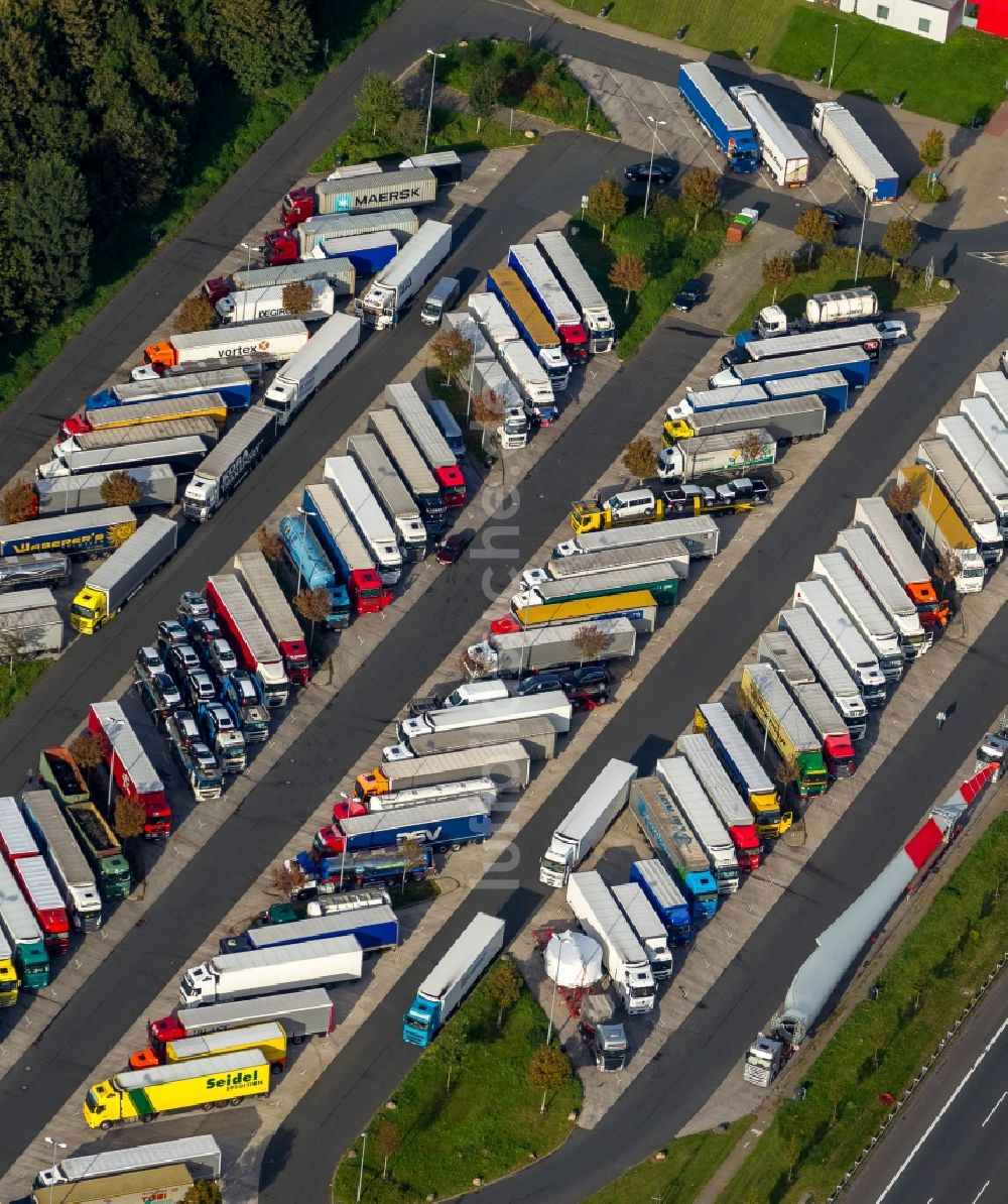 Luftbild Hamm OT Rhynern - LKW - Parkplatz im Ortsteil Rhyrnern in Hamm im Bundesland Nordrhein-Westfalen