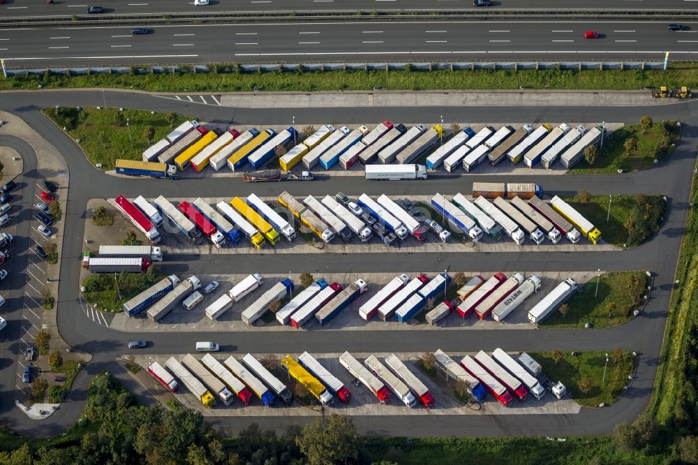 Luftbild Hamm OT Rhynern - LKW - Parkplatz im Ortsteil Rhyrnern in Hamm im Bundesland Nordrhein-Westfalen