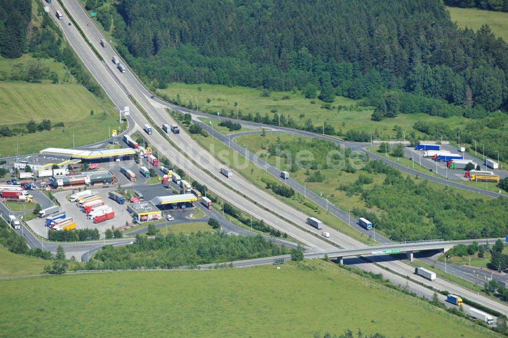 Luftbild Katerinske Chalupy - LKW- Parkplätze und die Raststätte an der Autobahnraststätte Katerinske Chalupy