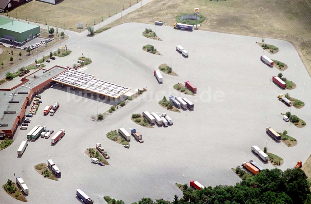 Luftbild Herzsprung - LKW- Rastplatz Herzsprung an der Autobahn. Datum: 24.06.2003