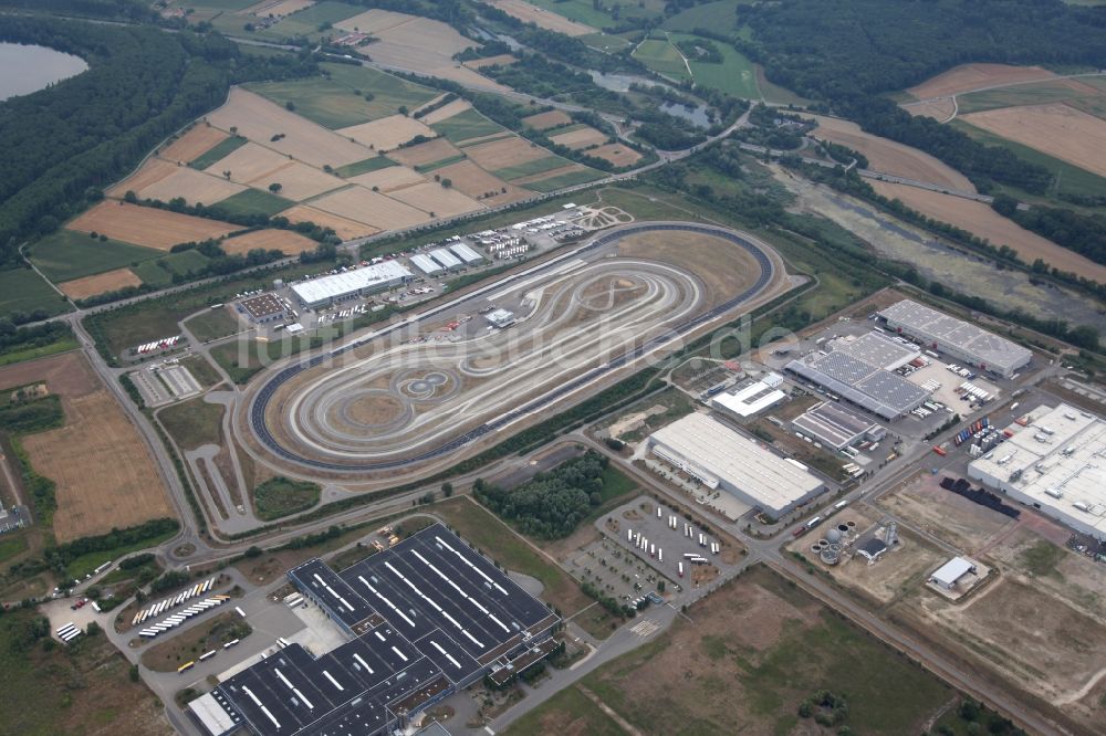 Wörth am Rhein von oben - LKW-Teststrecke des Daimler LKW-Werks im Industriegebiet Wörth-Oberwald in Wörth am Rhein im Bundesland Rheinland-Pfalz, Deutschland