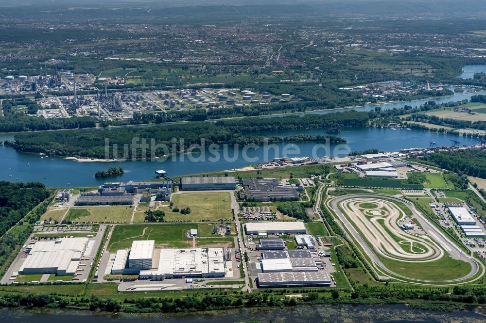 Wörth am Rhein aus der Vogelperspektive: LKW-Teststrecke des Daimler LKW-Werks im Industriegebiet Wörth-Oberwald in Wörth am Rhein im Bundesland Rheinland-Pfalz, Deutschland