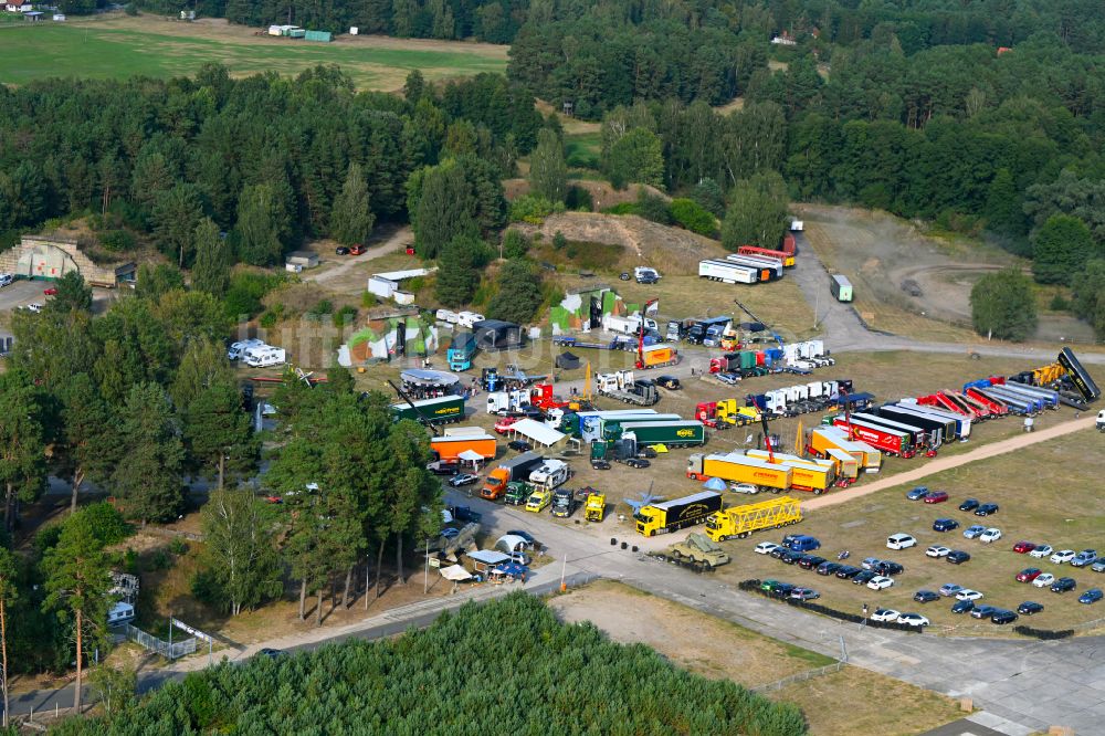 Finowfurt von oben - LKW Treffen auf den Freiflächen am Museum Luftfahrtmuseum Finowfurt in Finowfurt im Bundesland Brandenburg, Deutschland