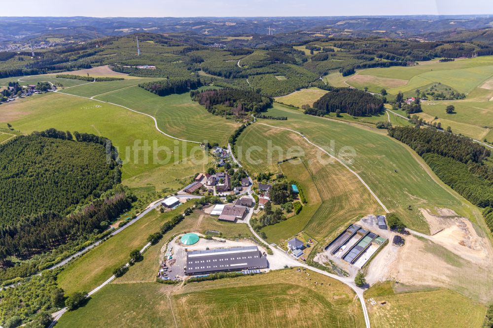 Balve von oben - Ländliches Industrie- und Gewerbegebiet in Balve im Bundesland Nordrhein-Westfalen, Deutschland