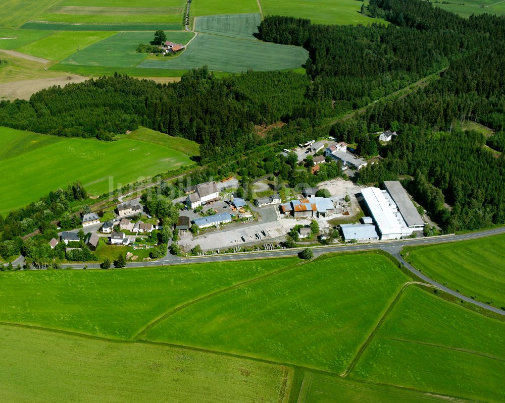 Horlachen aus der Vogelperspektive: Ländliches Industrie- und Gewerbegebiet in Horlachen im Bundesland Bayern, Deutschland