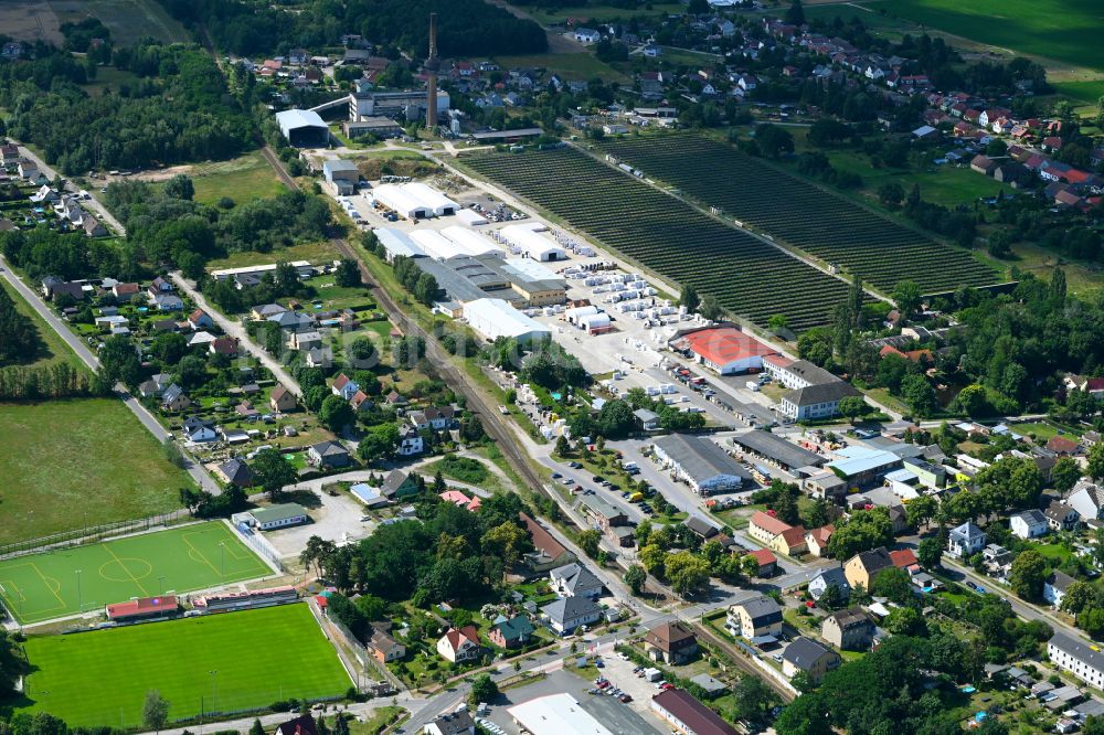 Klosterfelde aus der Vogelperspektive: Ländliches Industrie- und Gewerbegebiet in Klosterfelde im Bundesland Brandenburg, Deutschland