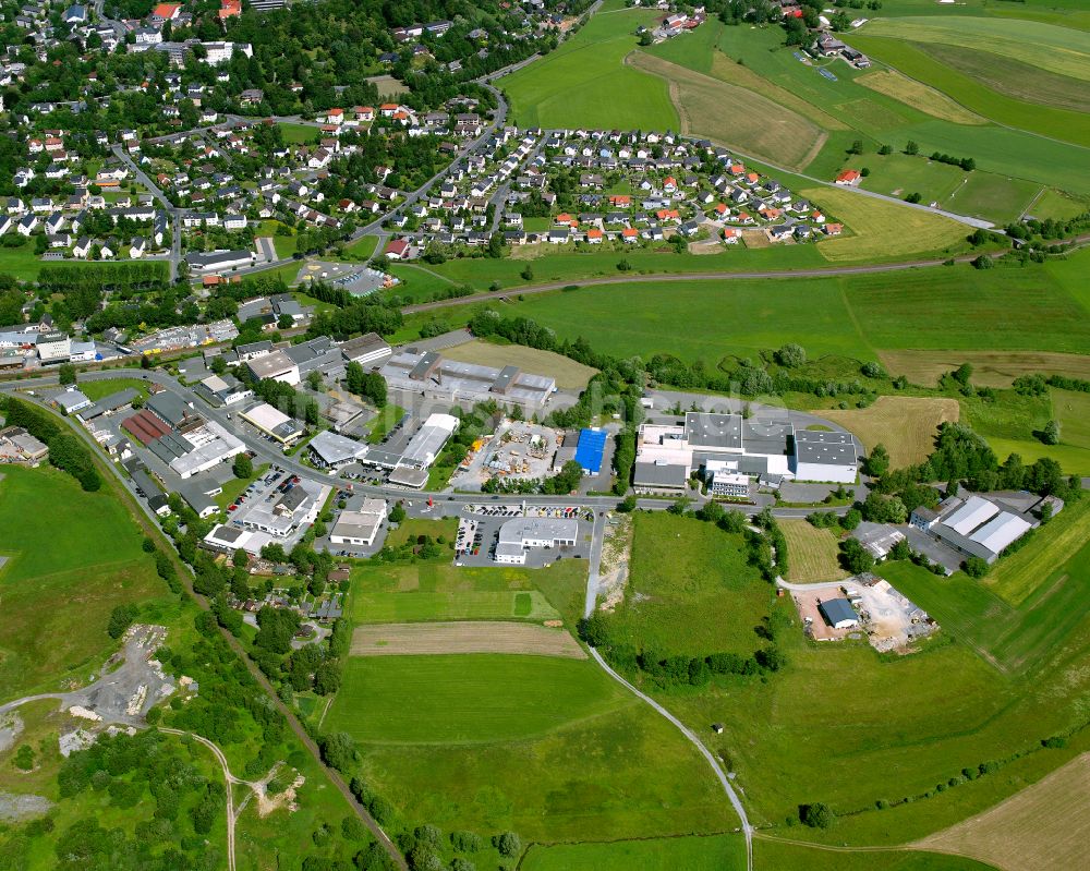 Münchberg von oben - Ländliches Industrie- und Gewerbegebiet in Münchberg im Bundesland Bayern, Deutschland