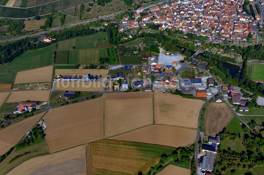 Röttingen von oben - Ländliches Industrie- und Gewerbegebiet in Röttingen im Bundesland Bayern, Deutschland