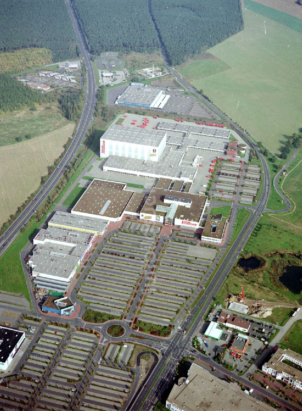 Waltersdorf von oben - Ländliches Industrie- und Gewerbegebiet in Waltersdorf im Bundesland Brandenburg, Deutschland