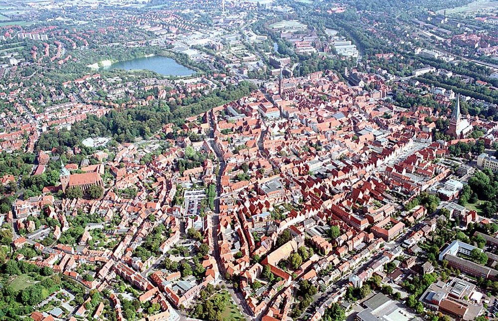 Lüneburg / Niedersachsen von oben - Lüneburg / Niedersachsen Blick auf das Stadtzentrum von Lüneburg an der Ilmenau in Niedersachsen 06.09.2003