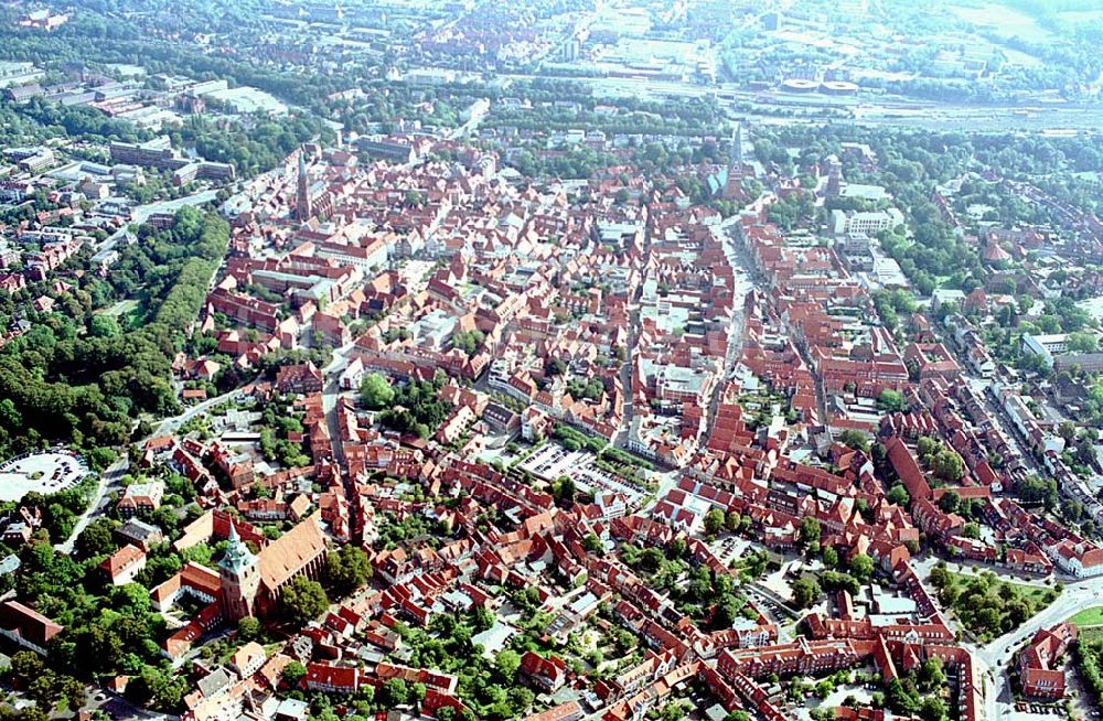 Luftbild Lüneburg / Niedersachsen - Lüneburg / Niedersachsen Blick auf das Stadtzentrum von Lüneburg an der Ilmenau in Niedersachsen 06.09.2003