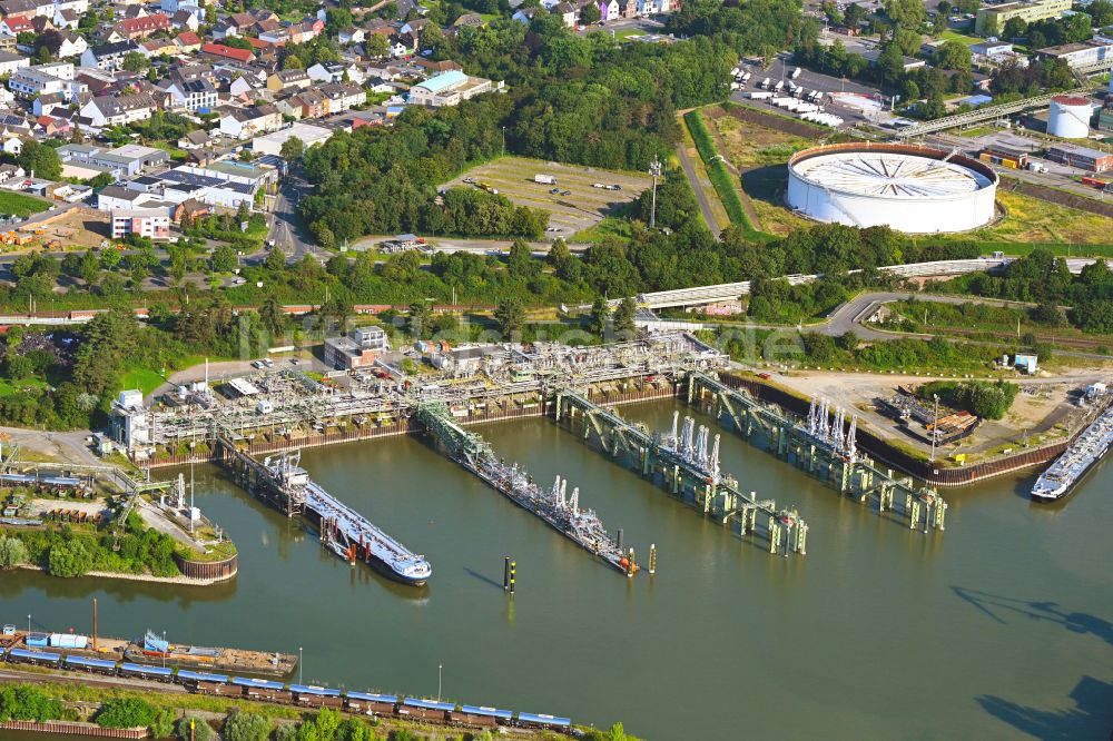 Luftaufnahme Köln - LNG Flüssiggas Terminal am Ufer des Flußverlaufes des Rhein in Köln im Bundesland Nordrhein-Westfalen, Deutschland