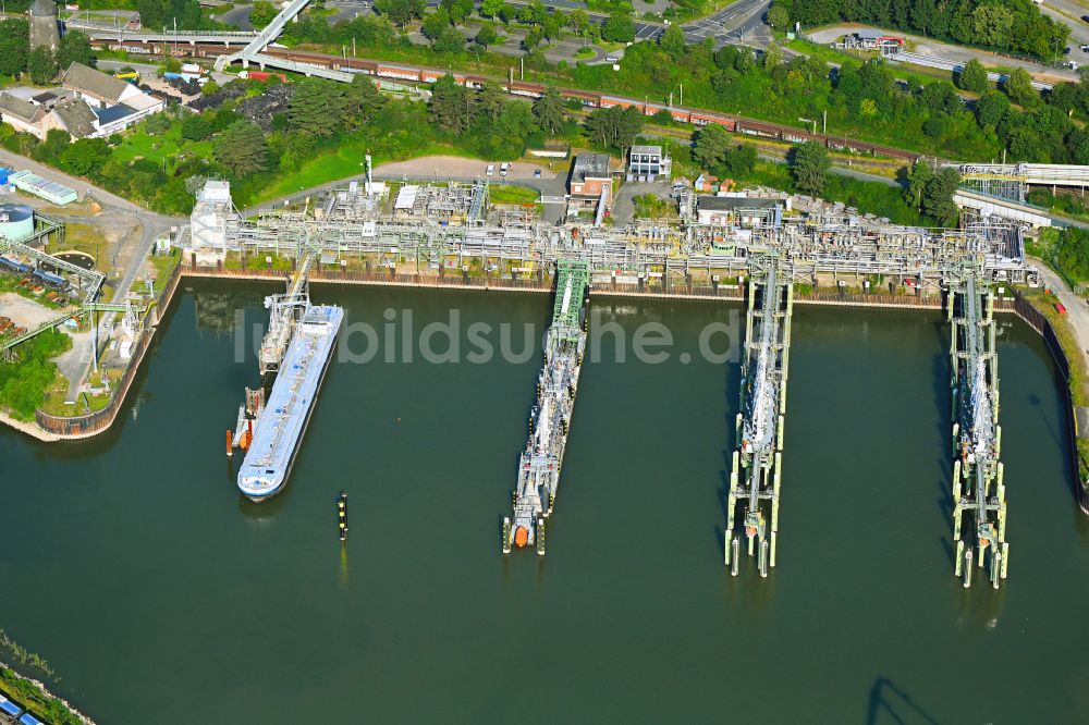 Luftbild Köln - LNG Flüssiggas Terminal am Ufer des Flußverlaufes des Rhein in Köln im Bundesland Nordrhein-Westfalen, Deutschland