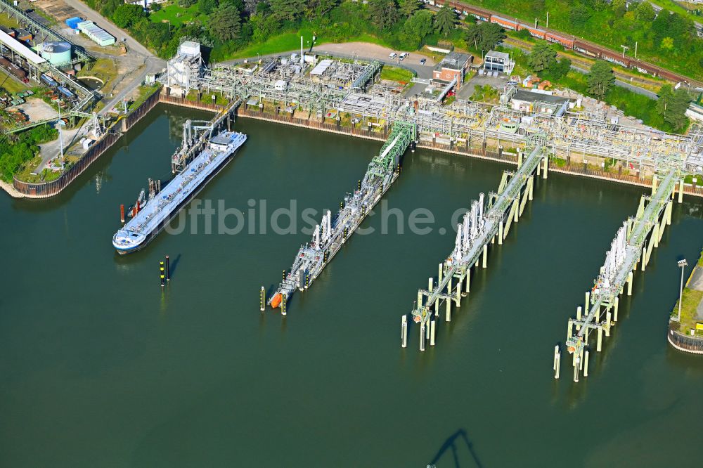 Luftaufnahme Köln - LNG Flüssiggas Terminal am Ufer des Flußverlaufes des Rhein in Köln im Bundesland Nordrhein-Westfalen, Deutschland