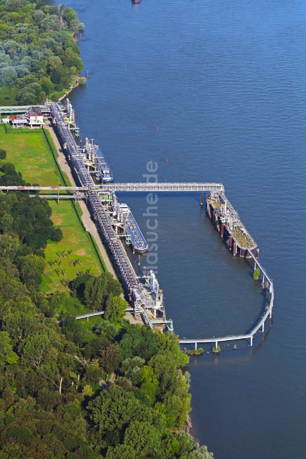 Luftbild Niederkassel - LNG Flüssiggas Terminal am Ufer des Rhein in Niederkassel im Bundesland Nordrhein-Westfalen, Deutschland