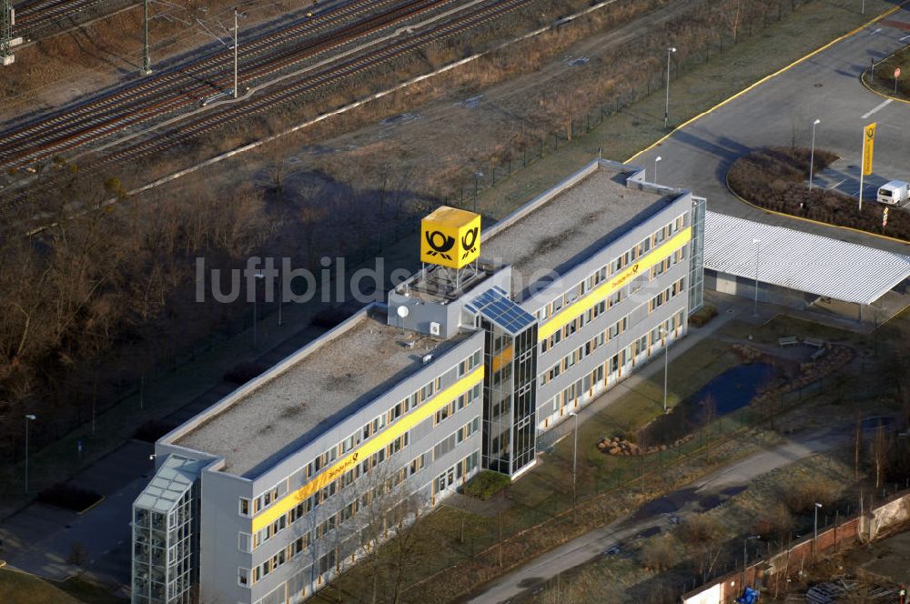 Luftbild Berlin - Logistik- Verwaltung der Niederlassung der Deutschen Post AG / DHL an der Bessemerstraße in Berlin - Schöneberg