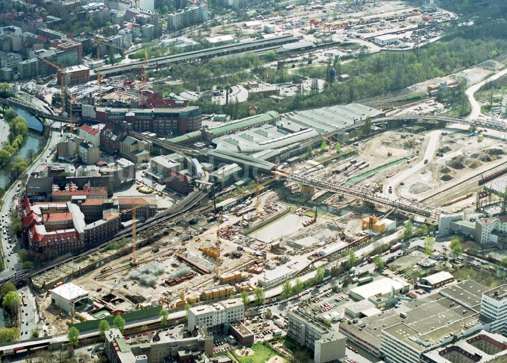 Luftbild Berlin-Kreuzberg - Logistikzentrum Baustoffe für den Potsdamer Platz.