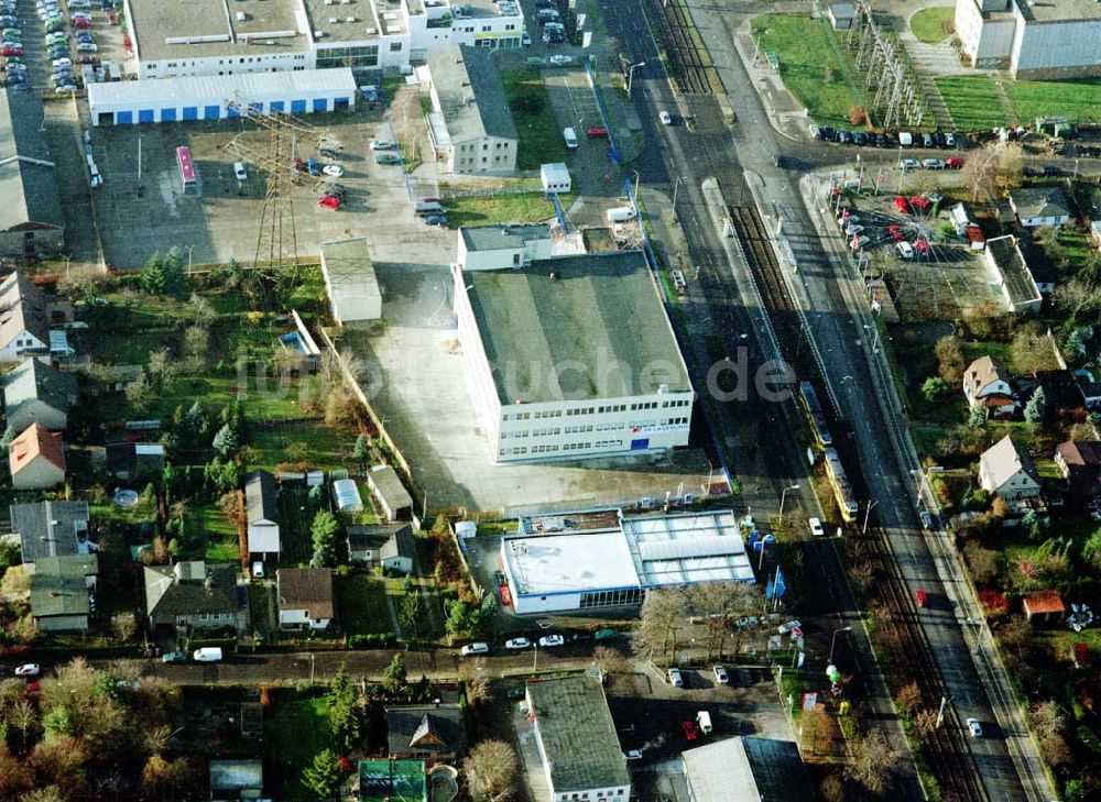 Berlin - Hohenschönhausen aus der Vogelperspektive: Logistikzentrum der DEVON SB - Lagerung an der Hansastraße 216 in 13051 Berlin - Hohenschönhausen (tel.: 030-98313810).