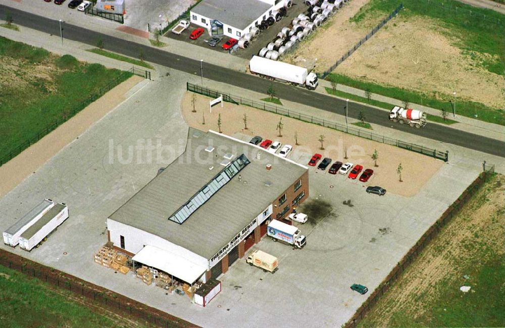 Gewerbegebiet Lindenberg bei Berlin-Karow von oben - Logistikzentrum der Firma Thermo King Berlin Transportkälte GmbH im Gewerbegebiet Lindenberg.