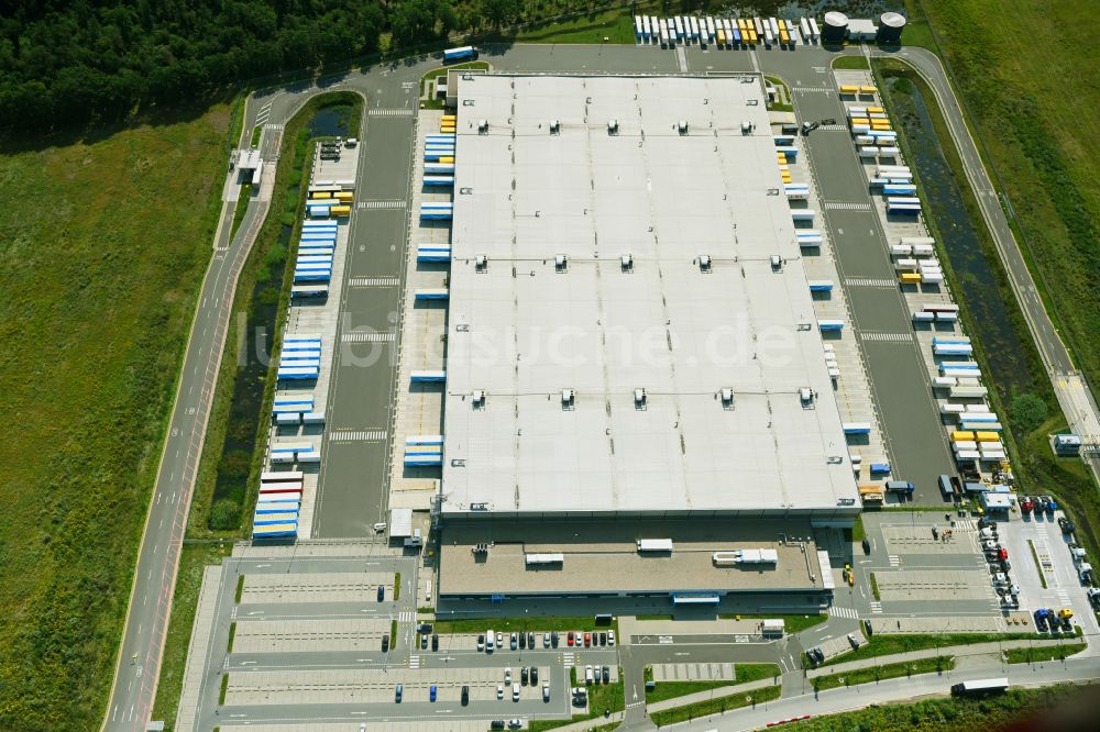 Kiekebusch von oben - Logistikzentrum des Internethändlers Amazon in Kiekebusch im Bundesland Brandenburg, Deutschland