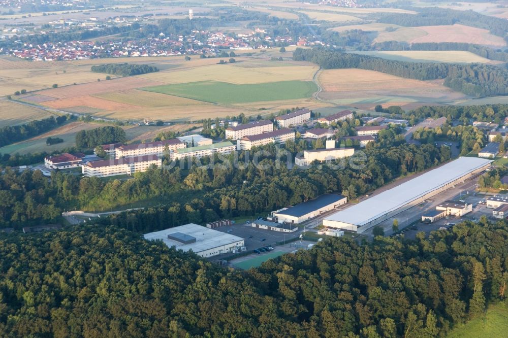 Luftaufnahme Sembach - Logistikzentrum und Lager am Truppenübungsplatz AFN Europe Sembach Headquarters im Ortsteil Heuberg in Sembach im Bundesland Rheinland-Pfalz, Deutschland