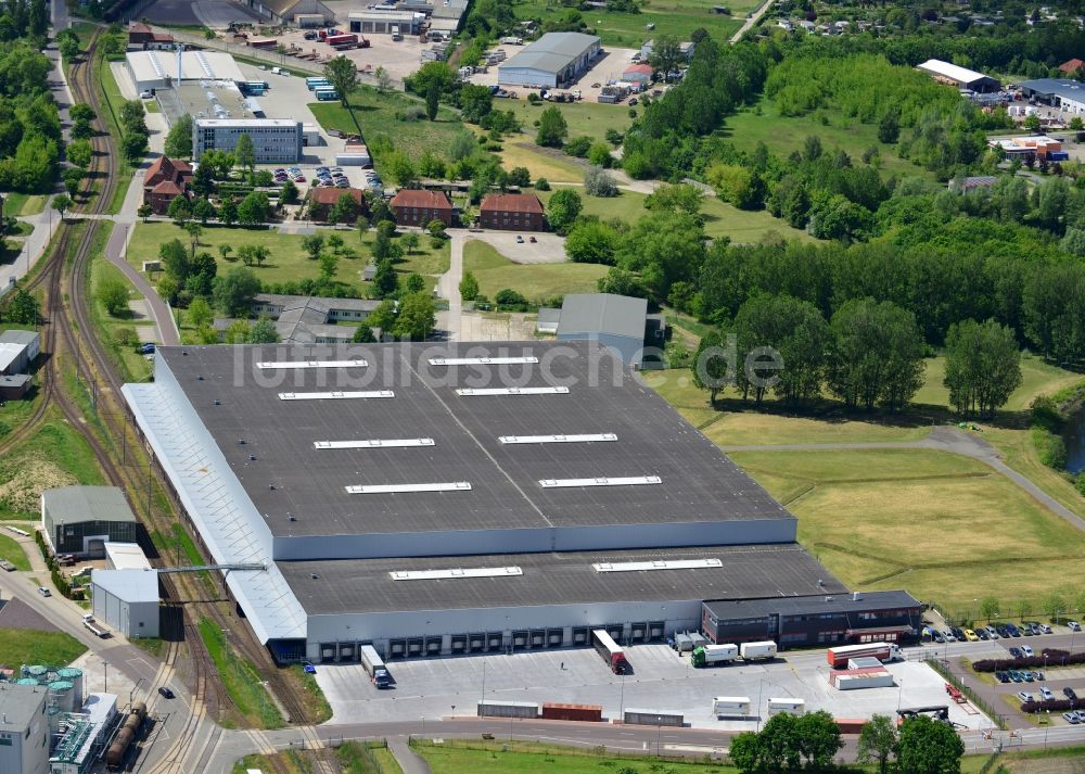 Genthin aus der Vogelperspektive: Logistikzentrum der Waschmittelwerk Genthin GmbH in Genthin im Bundesland Sachsen-Anhalt