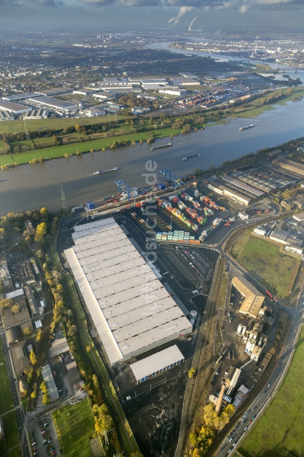 Duisburg von oben - Logport II des Audi- Logistikzentrum bei Duisburg im Ruhrgebiet in Nordrhein-Westfalen