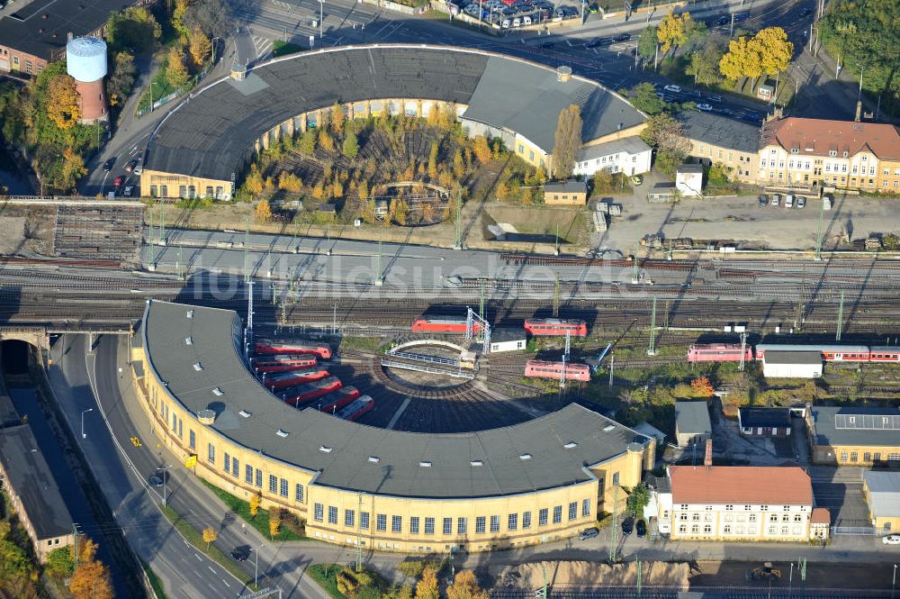 Luftaufnahme Leipzig - Lokhalle und alter Rundschuppen der Deutschen Bahn an der Rackwitzer Straße in Leipzig