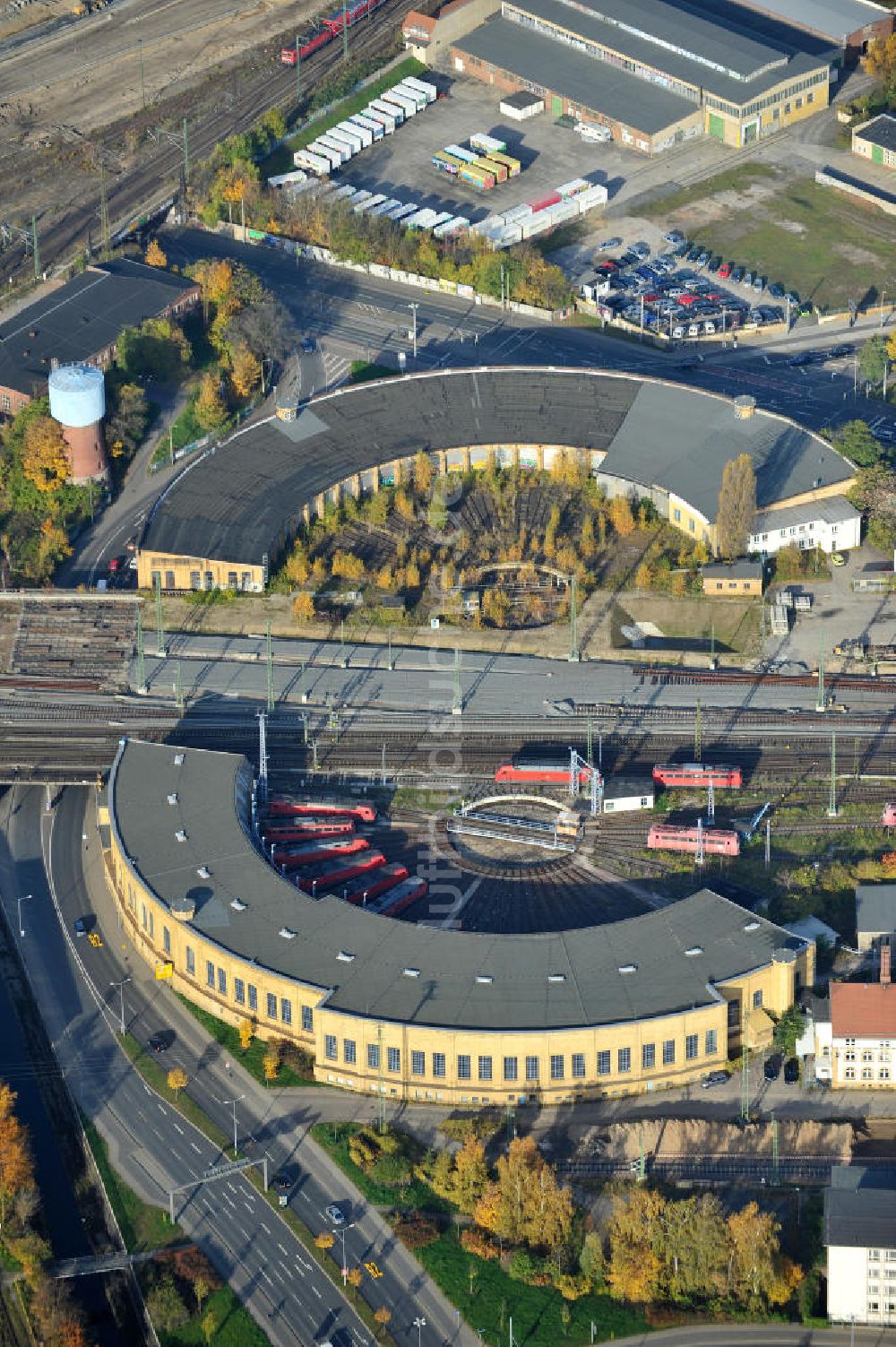 Leipzig von oben - Lokhalle und alter Rundschuppen der Deutschen Bahn an der Rackwitzer Straße in Leipzig