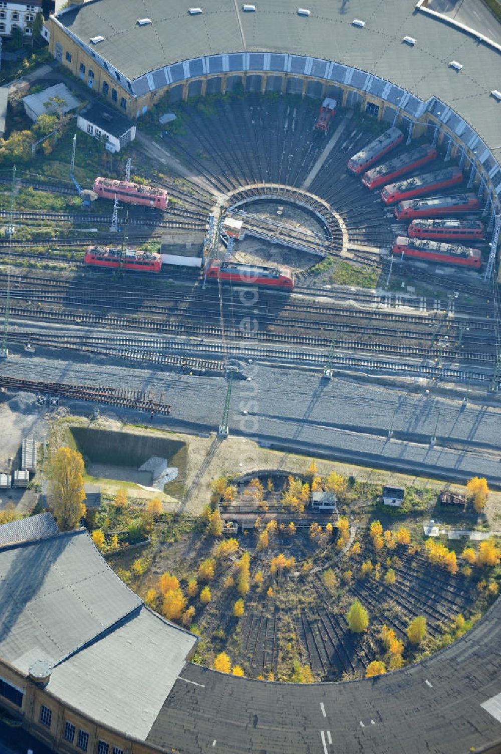 Luftbild Leipzig - Lokhalle und alter Rundschuppen der Deutschen Bahn an der Rackwitzer Straße in Leipzig