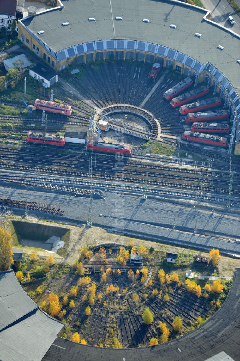 Luftaufnahme Leipzig - Lokhalle und alter Rundschuppen der Deutschen Bahn an der Rackwitzer Straße in Leipzig