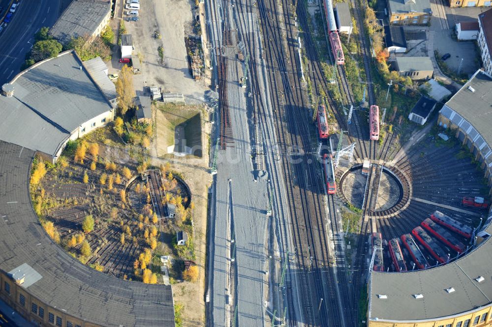 Leipzig aus der Vogelperspektive: Lokhalle und alter Rundschuppen der Deutschen Bahn an der Rackwitzer Straße in Leipzig