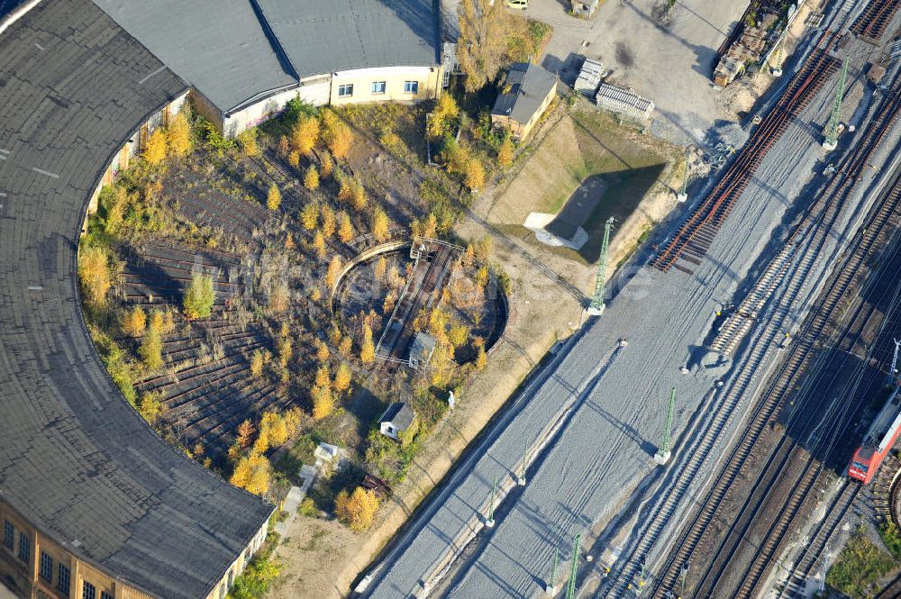 Leipzig von oben - Lokhalle und alter Rundschuppen der Deutschen Bahn an der Rackwitzer Straße in Leipzig