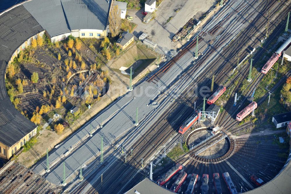 Leipzig aus der Vogelperspektive: Lokhalle und alter Rundschuppen der Deutschen Bahn an der Rackwitzer Straße in Leipzig