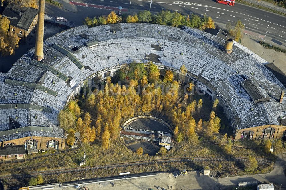 Luftaufnahme Leipzig - Lokschuppen mit Drehscheibe Leipzig im Herbst