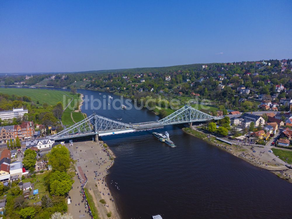 Dresden von oben - Loschwitzer Brücke Blaues Wunder über dem Fluss Elbe in Dresden im Bundesland Sachsen