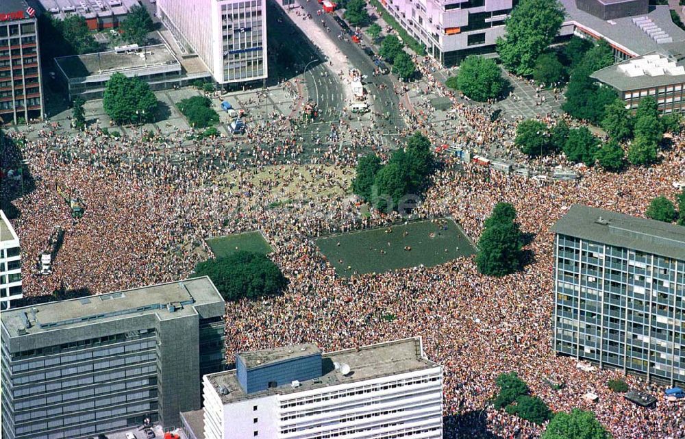 Luftbild Berlin - Tiergarten - LOVE-PARADE 1997 im Tiergarten.