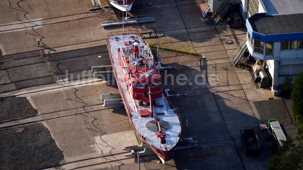 Luftaufnahme Niederkassel - Löschschiff der Feuerwehr im Bundesland Nordrhein-Westfalen, Deutschland