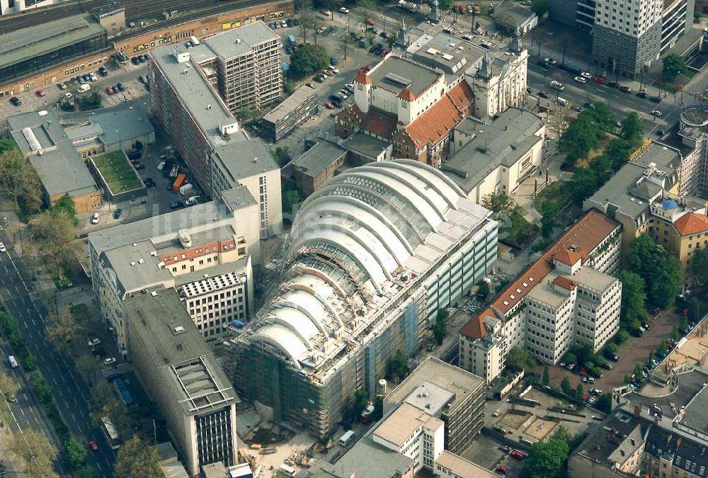 Berlin - Charlottenburg aus der Vogelperspektive: Ludwig-Erhard-Haus der IHK Berlin vor der Fertigstellung.