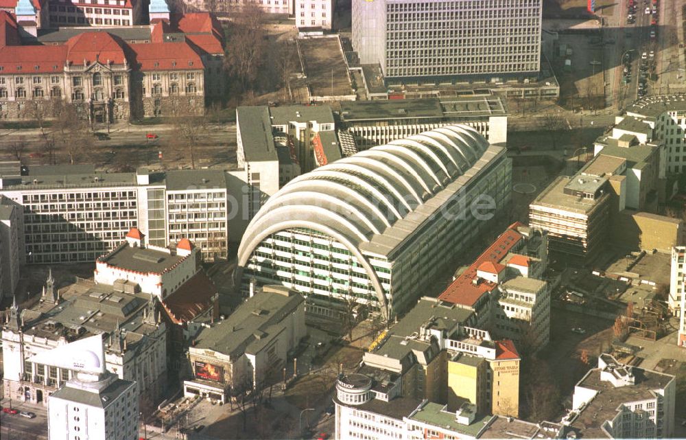 Berlin - Charlottenburg aus der Vogelperspektive: Ludwig-Erhard-Haus der IHK an der Kantstraße in Berlin - Charlottenburg.