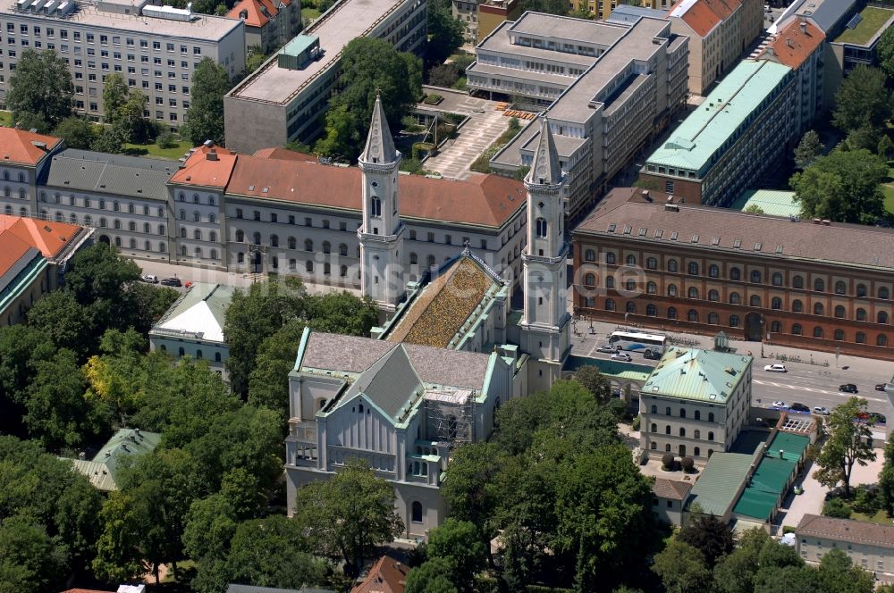 München von oben - Ludwigskirche im Altstadt- Zentrum im Ortsteil Maxvorstadt in München im Bundesland Bayern, Deutschland