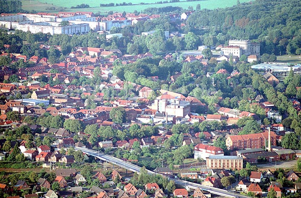 Luftaufnahme Ludwigslust / Mecklenburg Vorpommern - Ludwigslust / Mecklenburg Vorpommern Blick auf das Stadtzentrum von Ludwigslust / Mecklenburg Vorpommern 06.09.2003