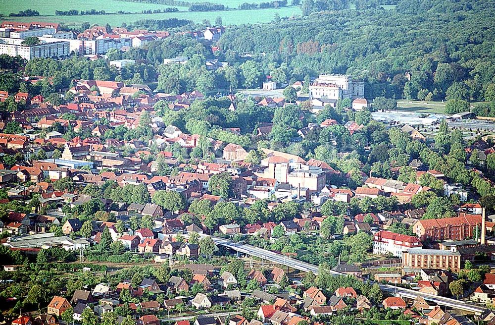 Ludwigslust / Mecklenburg Vorpommern von oben - Ludwigslust / Mecklenburg Vorpommern Blick auf das Stadtzentrum von Ludwigslust / Mecklenburg Vorpommern 06.09.2003